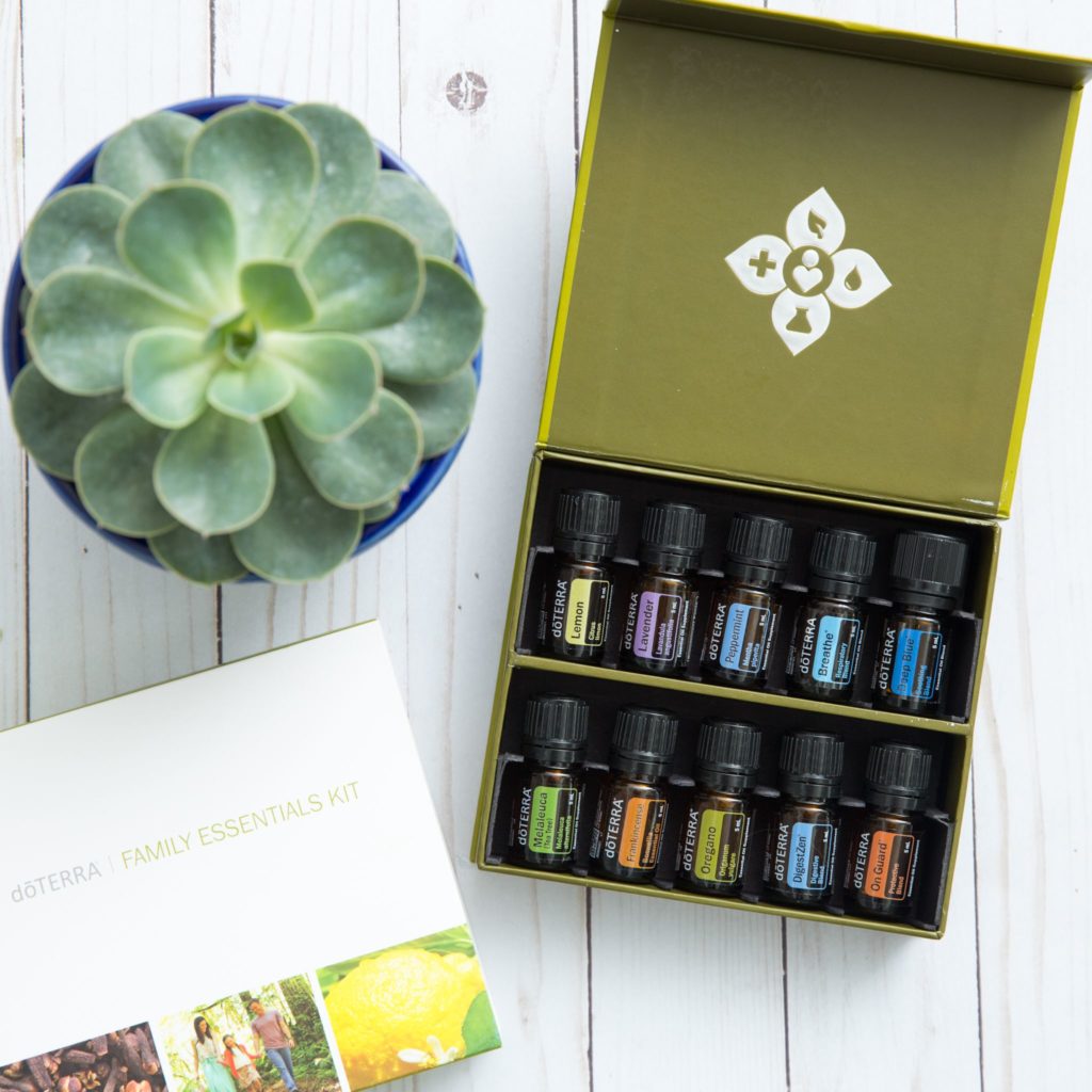 EHBO set, en dan natuurlijk. De Familly Essentials kit van doterra.